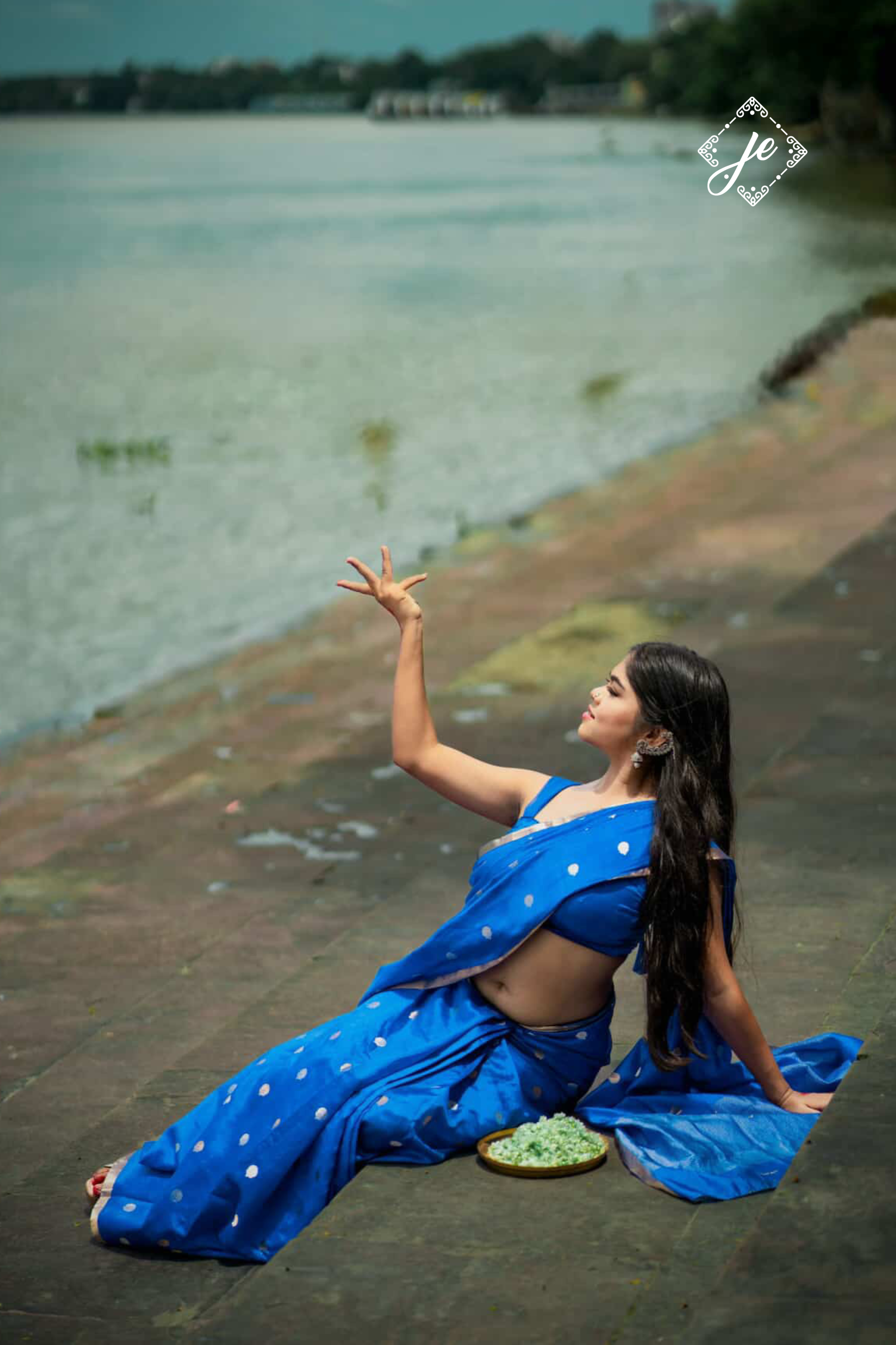 Royal Blue Pure Chaniya Silk Buti Banarasi Saree
