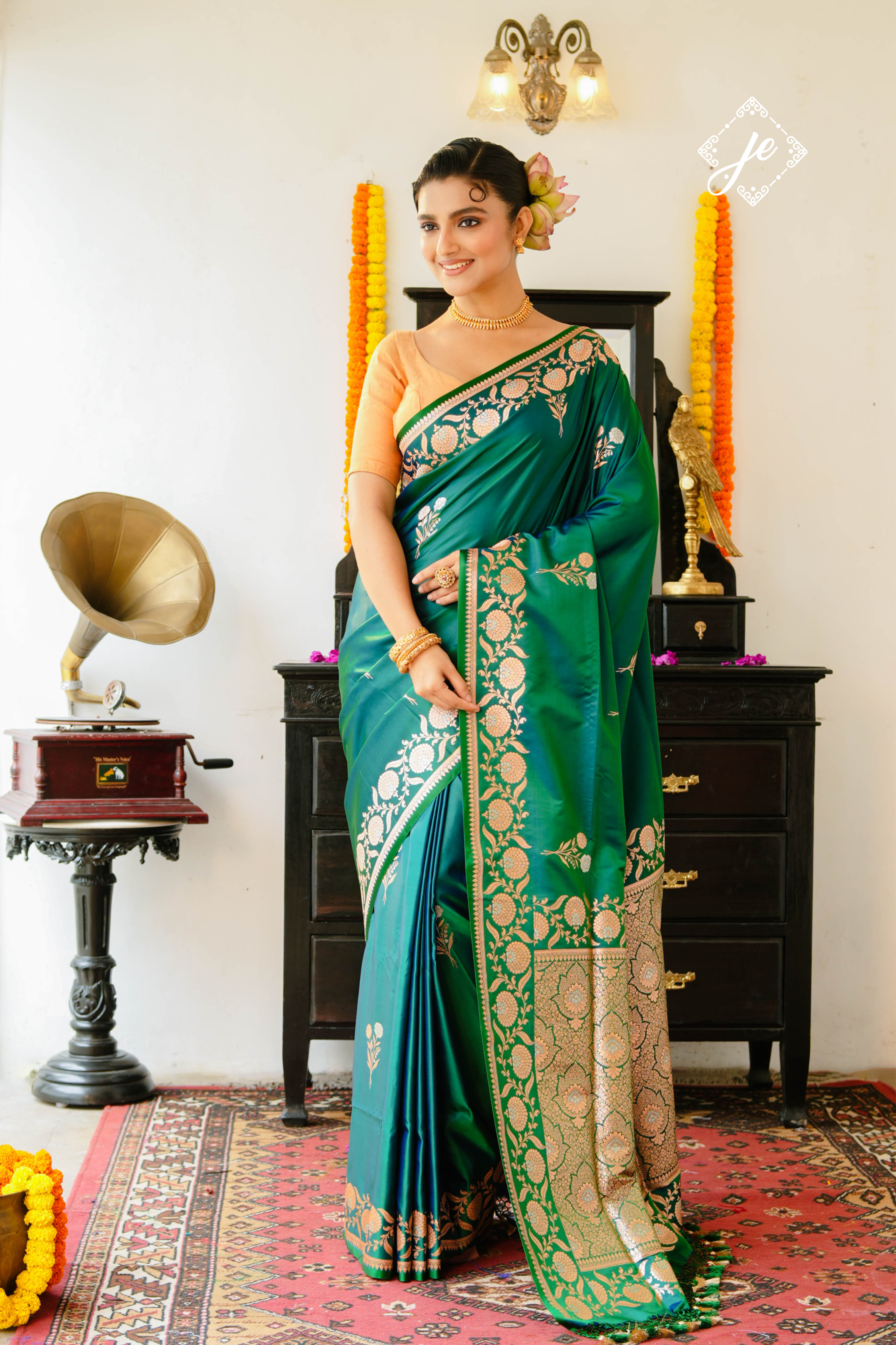 Dual Tone Green Blue Mashru Silk Banarasi Saree