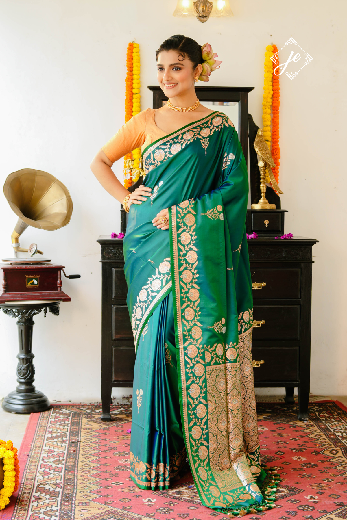 Dual Tone Green Blue Mashru Silk Banarasi Saree