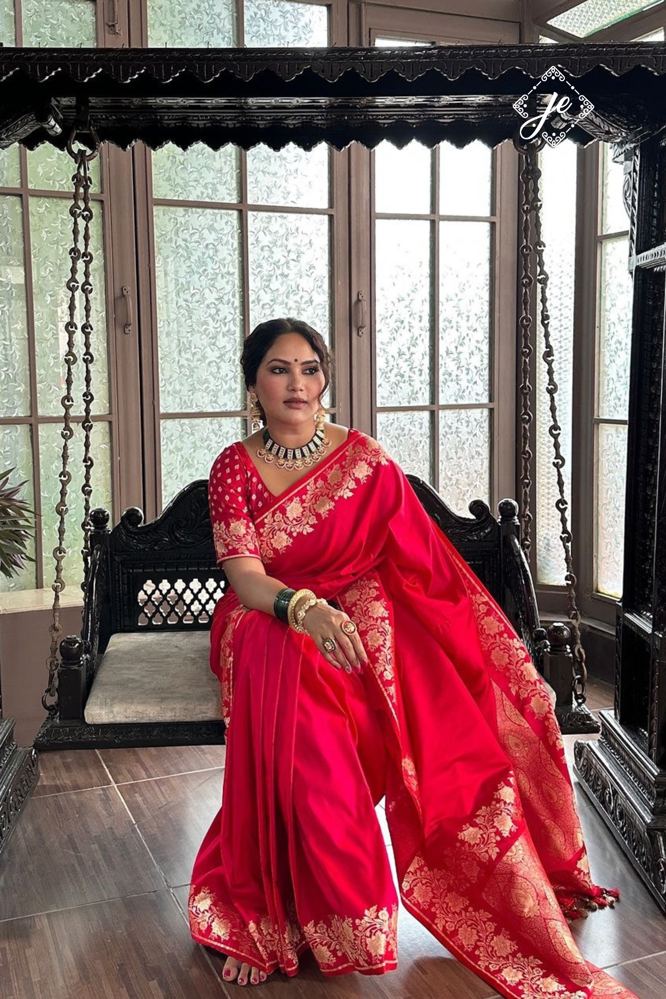 Dual Tone Red Open Border Satin Silk Banarasi Saree