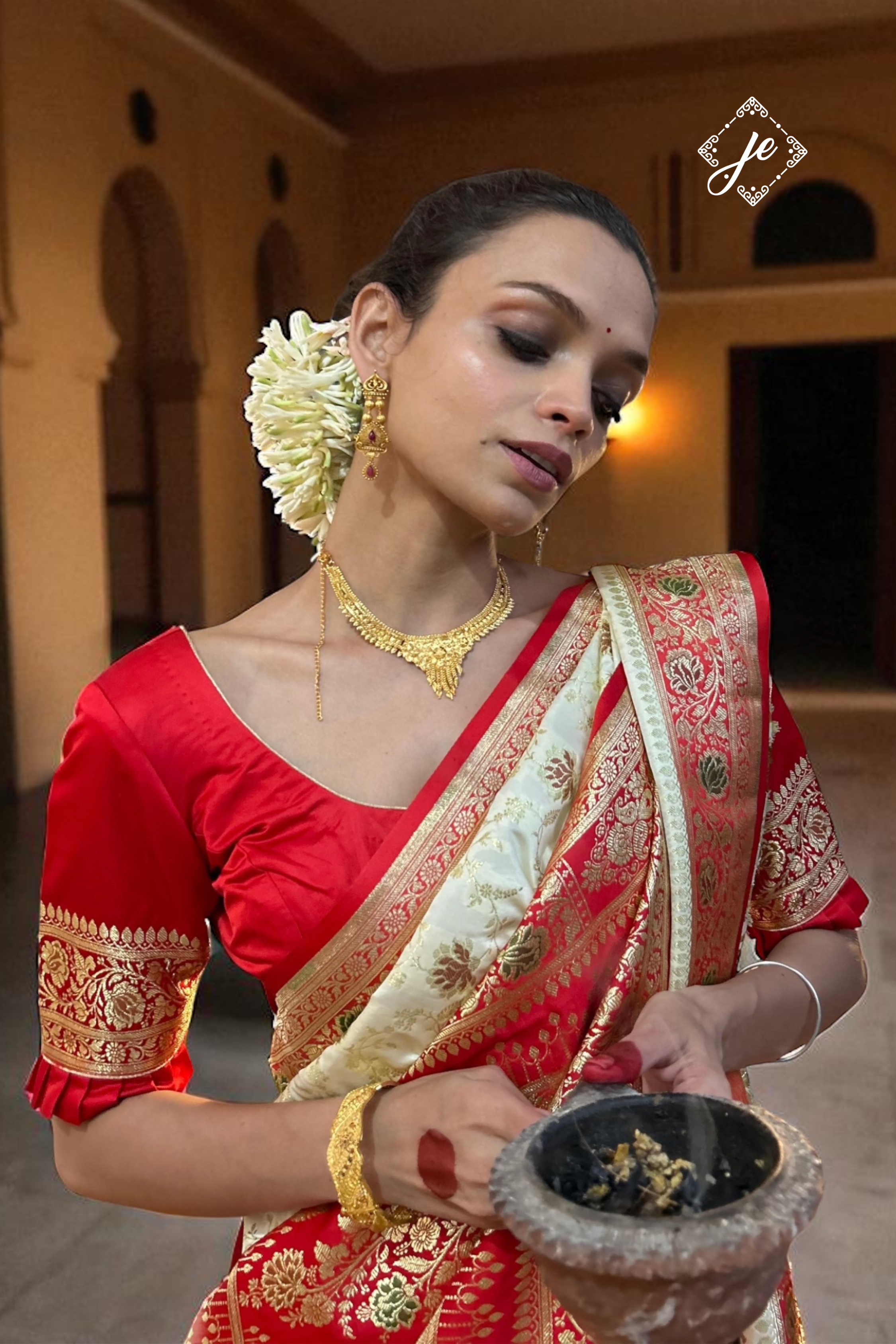 Off-White Satin Silk with Red Border Meenakari Jaal Banarasi Saree