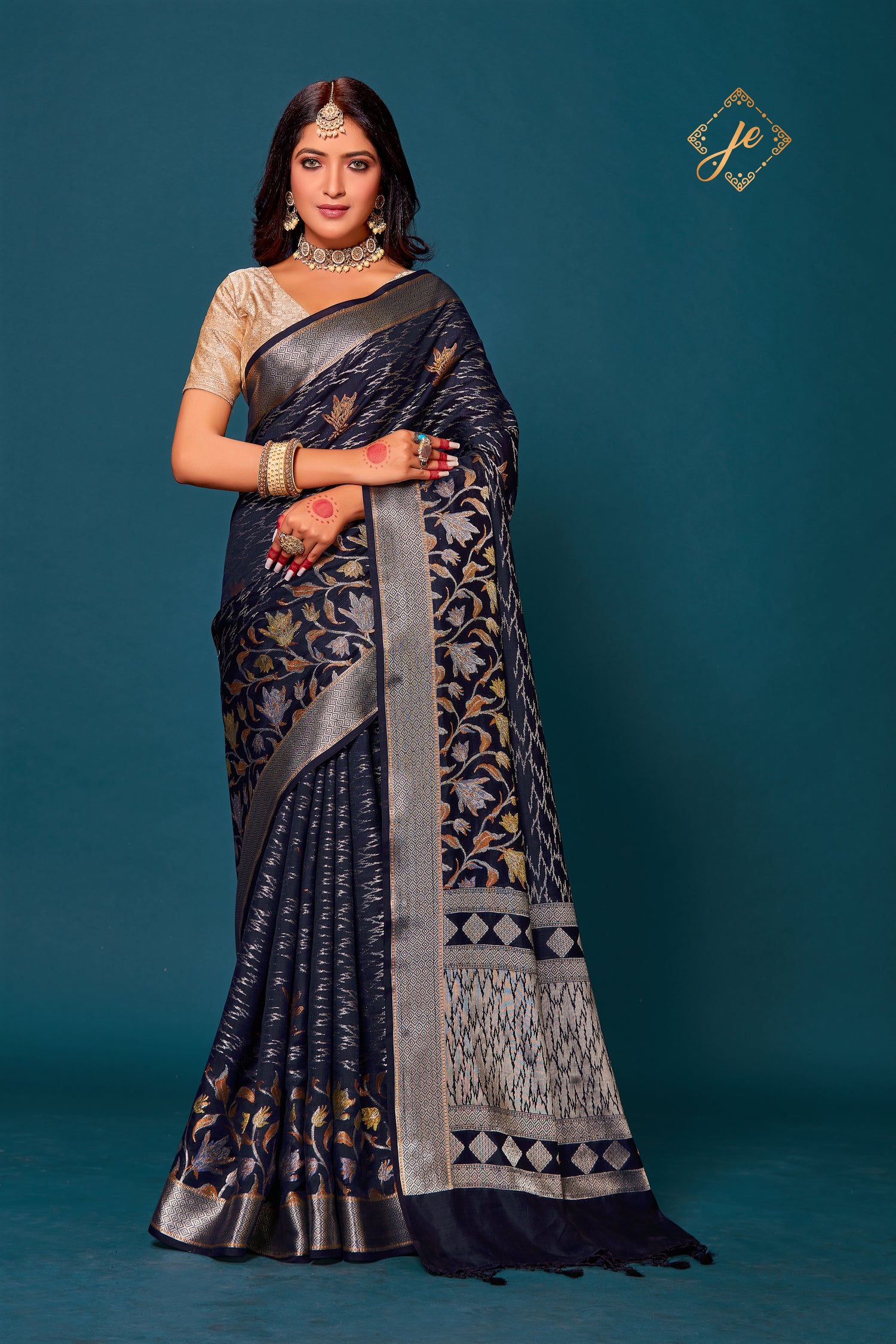 Black Floral Border Pure Silk Banarasi Saree